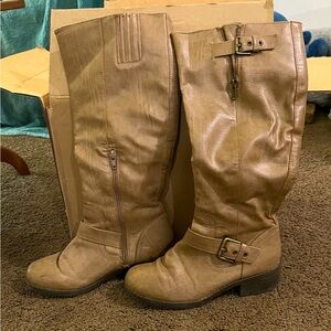 Tall tan boots, Kohl’s, size 7.5